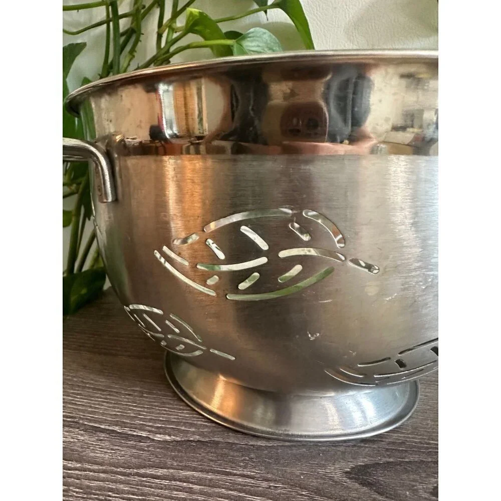 Stainless Steel Leaf-Pattern Colander with Handles